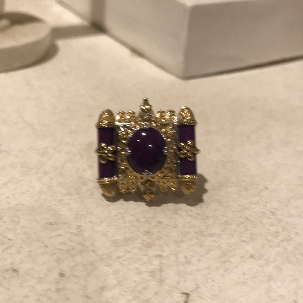 Ornate gemstone ring size 7